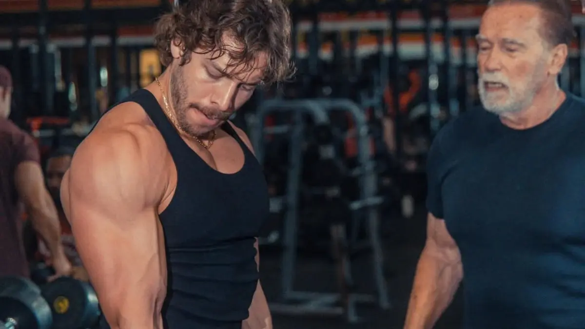 Joseph Baena und Arnold Schwarzenegger trainieren Josephs für Wetbewerb
